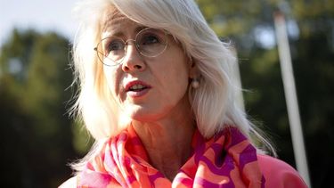 DEN HAAG - Mona Keijzer, minister van Volkshuisvesting en Ruimtelijke Ordening, na afloop van de wekelijkse ministerraad. ANP LINA SELG Amsterdam wil voorrang statushouders toch behouden