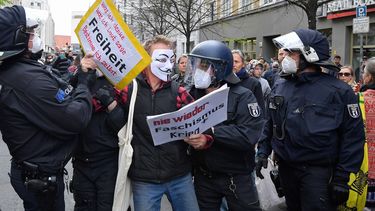 1.500 Duitsers protesteren tegen maatregelen corona