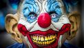 Naakte 'horrorclown' maakt dorp onveilig
