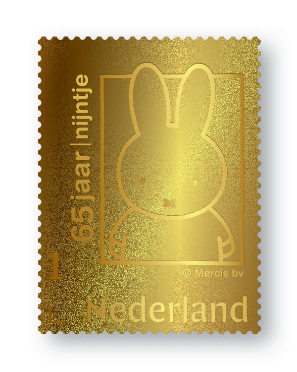 Een foto van de gouden Nijntje-postzegel