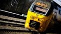 WEERT - Een trein van de NS passeert station Weert. ANP ROB ENGELAAR