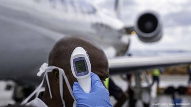 A passenger's temperature is checked at Bunia Airport in eastern Democratic Republic of the Congo on June 3, 2026. On May 23, DRC authorities announced the temporary closure of Bunia Airport, located in the capital of Ituri Province, where the 17th Ebola outbreak is raging. The airport reopened on June 2. To date, 48 deaths have been reported among 321 confirmed cases of infection, according to Congolese health authorities and the WHO.
GLODY MURHABAZI / AFP