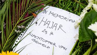AMSTERDAM - Bloemen bij de locatie aan de Amsteldijk waar het lichaam van de vermiste Hajar gevonden werd. De 29-jarige vrouw was sinds 4 oktober vermist. De politie gaat ervan uit dat ze door een misdrijf om het leven is gekomen. SIMON LENSKENS / ANP