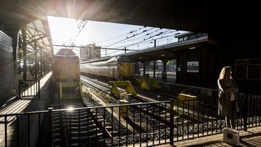 GRONINGEN - Op het centraal station van Groningen rijden geen treinen. Leden van de vakbond VVMC werkzaam bij treinvervoerders Arriva en Syntus leggen op standplaats Groningen het werk voor enkele uren neer. Het treinpersoneel is het niet eens met het eindbod voor een nieuwe cao. ANP SIESE VEENSTRA