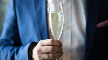 Mama gaat op date: 'Dit moest wel een pathologische leugenaar zijn'