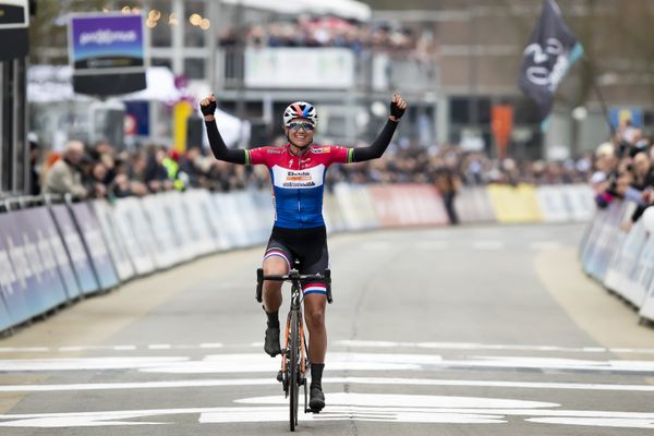 Chantal Blaak grote winnares Omloop Het Nieuwsblad