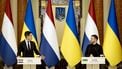 KYIV - Minister-president Rob Jetten tijdens een persconferentie, samen met president Volodymyr Zelensky van Oekraïne. Jetten heeft tijdens zijn eerste werkbezoek aan Oekraïne onder meer een aantal ontmoetingen op de planning staan en een bezoek aan een beschadigd appartementencomplex. KOEN VAN WEEL / ANP