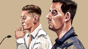 ZWOLLE - Rechtbanktekening van verdachten Stefan P. (rechts) en Jord van W.  in de rechtbank van Zwolle. De Limburgse ondernemers staan terecht voor het illegaal en op grote schaal verkopen van medicijnen en drugs via de webshop The Fun Specialist (voorheen Funcaps). In het strafrechtelijk onderzoek stuitten rechercheurs van de Nederlandse Voedsel- en Warenautoriteit (NVWA) op tientallen sterfgevallen onder Nederlandse klanten van Funcaps. ANP NICOLE VAN DEN HOUT
