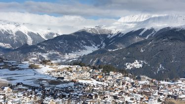 Vrouw overleden in Tirol door rotsblok op auto