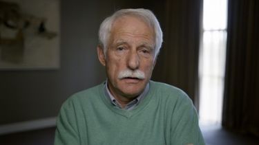 De 71-jarige Thom Karremans in de documentaire Srebrenica - De machteloze missie van Dutchbat
