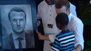 Macron 'geraakt' door portret 11-jarig jongetje