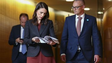 Nieuw-Zeelandse minister van Gezondheid niet weg om coronablunder