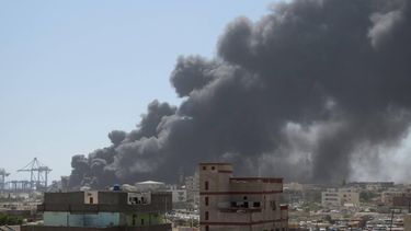 Smoke billows after a drone strike on the port of Port Sudan on May 6, 2025. Drones struck the airport and targeted an army base in Port Sudan on May 6, officials said, the third straight day the Sudanese army-aligned government's seat of power has come under attack.
AFP