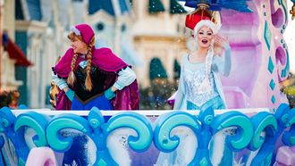 Esla en Anna van Frozen in Disneyland Parijs / Levin de Boer en Paula van de Meeren | ANP Kippa