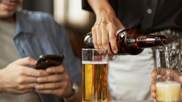 Mama gaat op date: 'Hij ging tijdens het etentje videobellen met zijn ex'