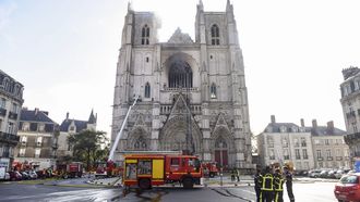 brand in kerk Nantes