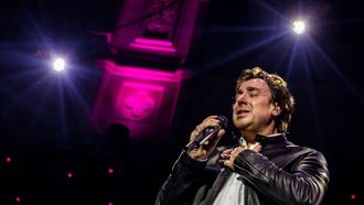 Video: Marco Borsato zingt op Rotterdam CS