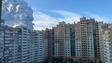 This picture taken on July 24, 2026 in Saint Petersburg shows smoke (L) rising into the sky over residential buildings. Ukrainian drones hit a warehouse for a Russian e-commerce giant near Saint Petersburg early on July 24, triggering a fire that sent smoke pouring over the historic city, according to local officials and an AFP reporter.
STR / AFP