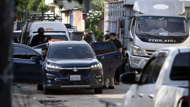 Police officers take part in an operation in the Las Palmas neighborhood of Santa Cruz de la Sierra, Bolivia, following the arrest of Uruguayan drug trafficker Sebastian Marset during a raid carried out with agents of the Special Anti-Narcotics Force and the Tactical Police Operations Unit (UTOP) on March 13, 2026. Uruguayan Sebastian Marset, wanted in the region for drug trafficking, has a 