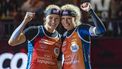 Een foto van Madelein Meppelink en Sanne Keizer, de beachvolleybalsters die wel naar Doha gaan