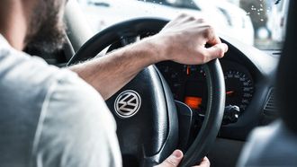 werknemers accijnsverlaging reiskostenvergoeding profiteren energiecrisis benzine pomp