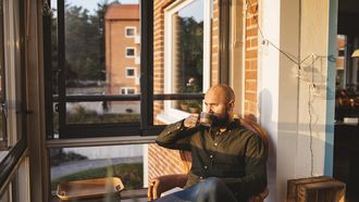 Koffie doet meer dan je wakker houden: nieuwe studies zien effecten op darmen, brein en slaap