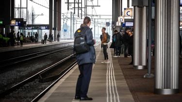 BREDA - Treinreizigers van Amsterdam naar Brussel kunnen een stuk sneller reizen. De intercity op dat traject gaat een andere route rijden, over een stuk spoor van de HSL via station Breda, en daardoor is de reis een half uur korter. ANP ROB ENGELAAR