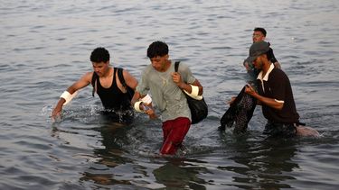 Migrants wade through the water near the border with Morocco as they attempt to enter Spain's North African enclave of Ceuta on July 31, 2026. Thousands of migrants crossed overnight from Morocco into Ceuta, according to a police source, as the Spanish prime minister prepared to visit the territory amid the latest migration crisis at the border. About 40,000 migrants have entered the enclave in recent days, the source added, in a territory with a population of around 80,000.
JORGE GUERRERO / AFP
