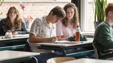 middelbare scholieren, laaggeletterdheid, schrijven