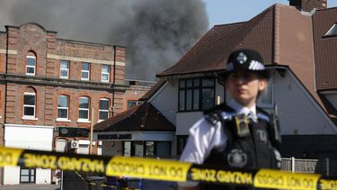 A member of the police stands at a cordoned area as smoke rises in the background from a fire which broke out at a supermarket in the Golders Green neighbourhood in north London on May 27, 2026. London's firefighting service said on May 27 it was responding to a fire in Golders Green, a north London neighbourhood home to a large Jewish community targeted in recent months by a number of arson attacks.
Toby Shepheard / AFP