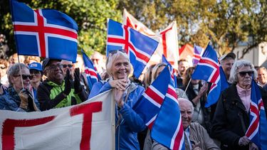 Supporters of the 'No' campaign wave Icelandic flags during a rally against reopening Iceland's European Union accession negotiations in Reykjavik, Iceland, on August 27, 2026, two days ahead of a national referendum.  Icelanders will vote on August 29 on whether the country should resume EU accession negotiations, which were suspended in 2013. The referendum does not decide EU membership, with any eventual accession agreement requiring a second public vote.
Jonathan NACKSTRAND / AFP