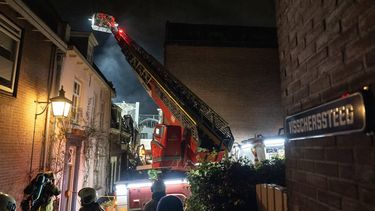 UTRECHT - Hulpdiensten bij een pand aan de Visscherssteeg waar een explosie heeft plaatsgevonden. Door de explosie zijn meerdere panden ingestort. JEROEN JUMELET / ANP