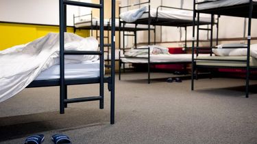 DEN HAAG - Slaapvertrek in de tijdelijke nachtopvang in Den Haag. De Kesslerstichting heeft vanwege de kou een extra opvangplek ingericht waar 50 daklozen kunnen overnachten. ANP XTRA ROOS KOOLE