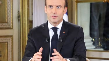 Macron belooft veel in toespraak aan Frankrijk