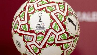 epa12604605 The official ball for the CAF Africa Cup of Nations during a press conference at Prince Moulay Abdellah Stadium in Rabat, Morocco, 20 December 2025. Morocco take on Comoros in the opening game of CAF Africa Cup of Nations on 21 December.  EPA/JALAL MORCHIDI