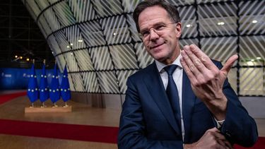 BRUSSEL - Demissionair minister-president Mark Rutte staat de pers te woord na afloop van dag 1 van een EU-top. Tijdens de top wordt onder meer gesproken over de situatie in Oekraine en de EU-samenwerking inzake veiligheid en defensie. ANP JONAS ROOSENS