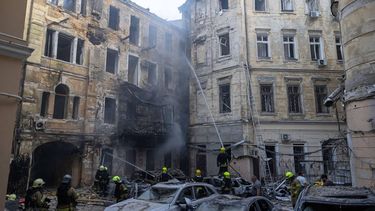 Ukrainian rescuers work in the courtyard of a damaged building at the site of a Russian air attack in Odesa on August 9, 2026, amid the Russian invasion in Ukraine.  
Oleksandr GIMANOV / AFP