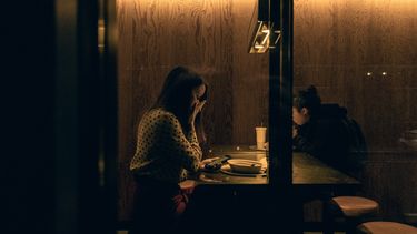 Mama gaat op date: ‘Ik besefte dat ik tegenover de zoon van mijn ex zat’ 