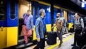 SCHIPHOL - Het treinverkeer komt langzaam op gang op Schiphol Airport. Door een IT-storing was er lange tijd geen treinverkeer mogelijk. ANP RAMON VAN FLYMEN