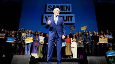 ROTTERDAM - Frans Timmermans geeft een toespraak tijdens het GroenLinks-PvdA congres, in aanloop naar de Tweede Kamerverkiezingen. ANP RAMON VAN FLYMEN