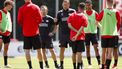 Een foto van Roger Schmidt tijdens de eerste training van PSV