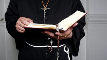 Homoseksuele pastoor ontslagen door bisdom