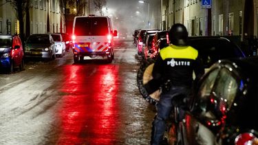 Hagenaar opgepakt voor vuurwerkbom onder politiebus Duindorp