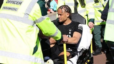 Tottenham Hotspur's Dutch midfielder #07 Xavi Simons is taken off on a stretcher during the English Premier League football match between Wolverhampton Wanderers and Tottenham Hotspur at the Molineux stadium in Wolverhampton, central England on April 25, 2026. 
Darren Staples / AFP