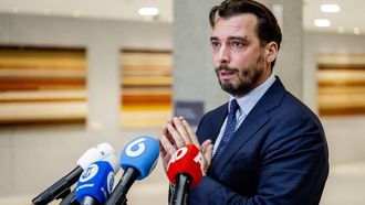 2023-11-21 13:24:57 DEN HAAG - FVD-leider Thierry Baudet in gesprek met de media in de Tweede Kamer, een dag nadat de lijsttrekker tijdens een verkiezingsbijeenkomst in cafe The Cabin in Groningen werd mishandeld. ANP ROBIN UTRECHT