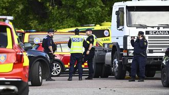 epa13182854 Police and emergency personnel are outside Brinellskolan school during an emergency response after a man with a sword reportedly injured several people at the school in Fagersta, Sweden, 21 August 2026.  EPA/Fredrik Sandberg  SWEDEN OUT