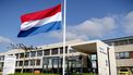 In beeld: Nederlanders hangen de hele dag de vlag halfstok