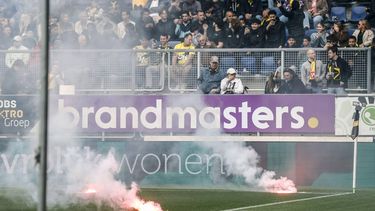 BREDA - Vuurwerk op het veld tijdens de Nederlandse Eredivisie wedstrijd tussen NAC Breda en sc Heerenveen in het Rat Verlegh stadion op 10 mei 2026 in Breda, Nederland. BART STOUTJESDIJK / ANP