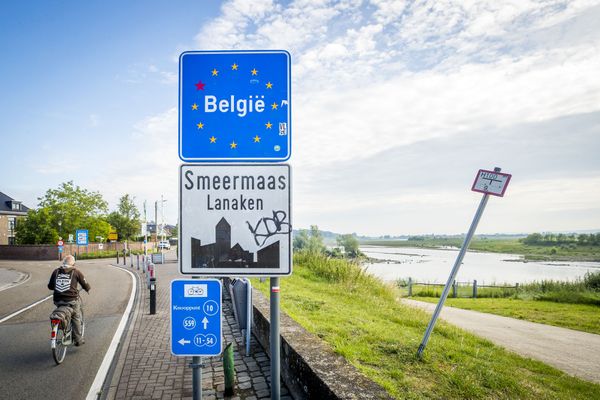 Een foto van een grensbord in België
