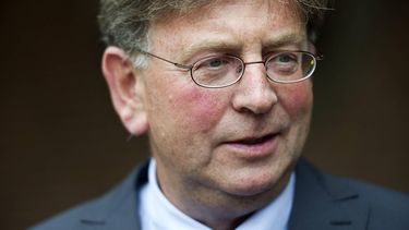 DEN HAAG - Oud-informateur Jacques Wallage spreekt op het Binnenhof met de pers na afloop van zijn ontmoeting met informateur Ruud Lubbers. ANP VALERIE KUYPERS